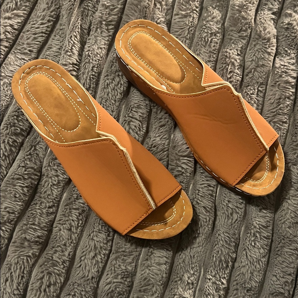 AMAZING PRICE! Elegant Women's Orange Slip-On Mules. NWOT